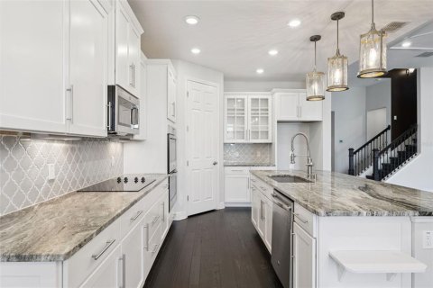 House in BELLALAGO in Kissimmee, Florida 5 bedrooms, 275.92 sq.m. № 2273024 - photo 7