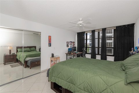 Copropriété à vendre à Hallandale Beach, Floride: 3 chambres, 165.37 m2 № 2044518 - photo 27