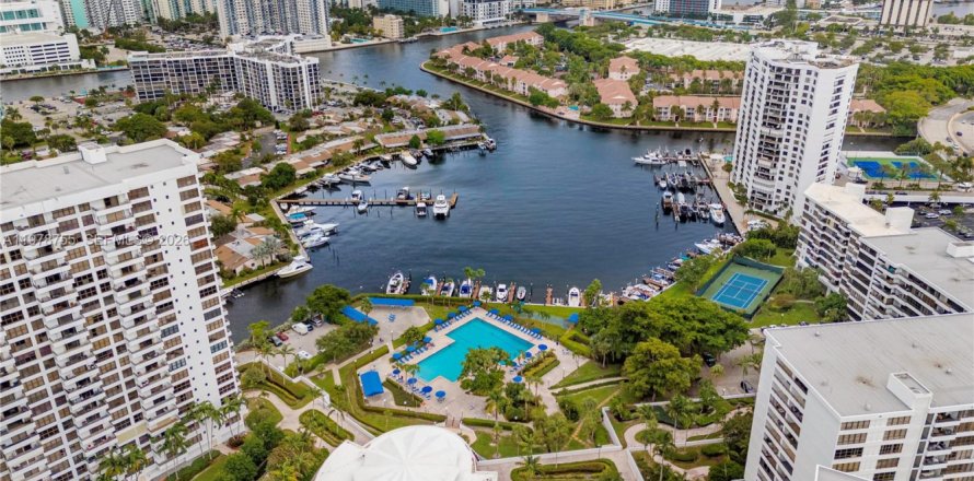 Condo à Hallandale Beach, Floride, 3 chambres  № 2044518