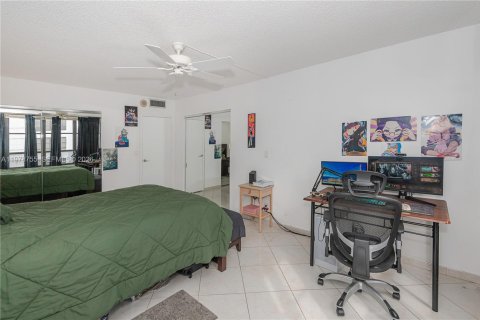 Copropriété à vendre à Hallandale Beach, Floride: 3 chambres, 165.37 m2 № 2044518 - photo 28
