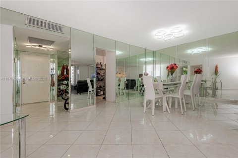 Copropriété à vendre à Hallandale Beach, Floride: 3 chambres, 165.37 m2 № 2044518 - photo 9