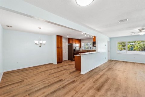 Villa ou maison à vendre à Saint Petersburg, Floride: 4 chambres, 154.4 m2 № 1583246 - photo 8