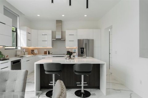 House in Tampa, Florida 4 bedrooms, 278.99 sq.m. № 1614578 - photo 17