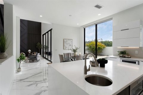 House in Tampa, Florida 4 bedrooms, 278.99 sq.m. № 1614578 - photo 19