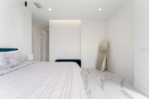 House in Tampa, Florida 4 bedrooms, 278.99 sq.m. № 1614578 - photo 27