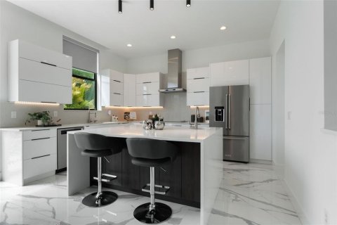 House in Tampa, Florida 4 bedrooms, 278.99 sq.m. № 1614578 - photo 16