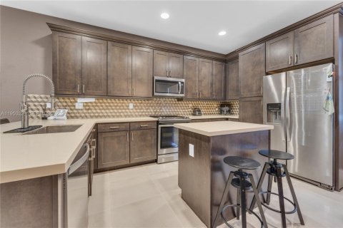 Touwnhouse à vendre à Pembroke Pines, Floride: 3 chambres, 182 m2 № 2007671 - photo 12