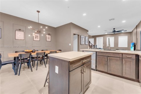 Touwnhouse à vendre à Pembroke Pines, Floride: 3 chambres, 182 m2 № 2007671 - photo 14