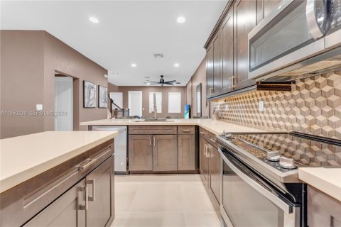 Touwnhouse à vendre à Pembroke Pines, Floride: 3 chambres, 182 m2 № 2007671 - photo 15