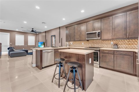 Touwnhouse à vendre à Pembroke Pines, Floride: 3 chambres, 182 m2 № 2007671 - photo 13