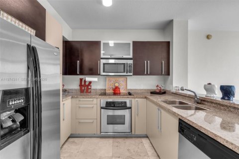 Condo in Miami, Florida, 1 bedroom  № 2036539 - photo 7