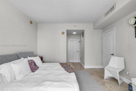 Condo in Miami, Florida, 1 bedroom  № 2036539 - photo 11