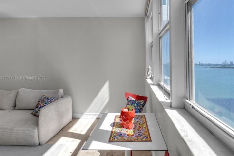 Condo in Miami, Florida, 1 bedroom  № 2036539 - photo 5