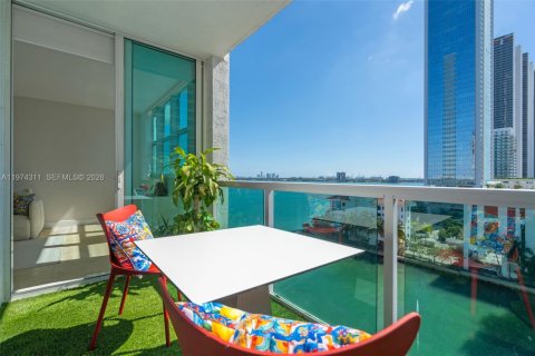 Condo in Miami, Florida, 1 bedroom  № 2036539 - photo 16