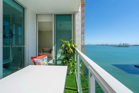 Condo in Miami, Florida, 1 bedroom  № 2036539 - photo 19
