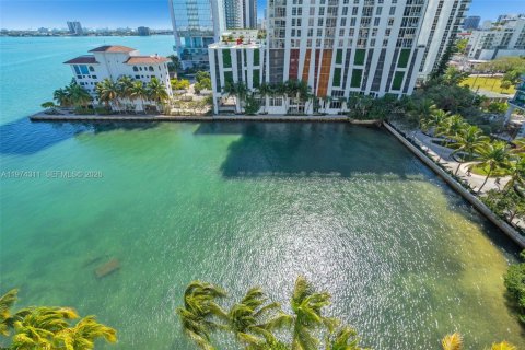 Condo in Miami, Florida, 1 bedroom  № 2036539 - photo 18