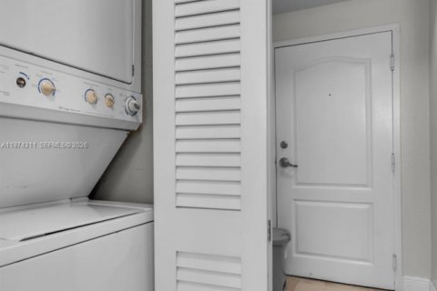 Condo in Miami, Florida, 1 bedroom  № 2036539 - photo 14