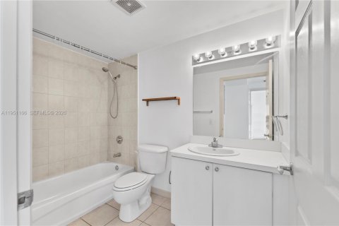 Снять в аренду кондоминиум в Майами, Флорида 1 спальня, 52.12м2, № 2006037 - фото 11