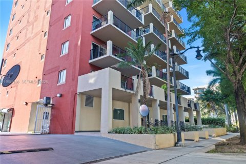 Кондоминиум с 1 спальней в Майами, Флорида № 2006037