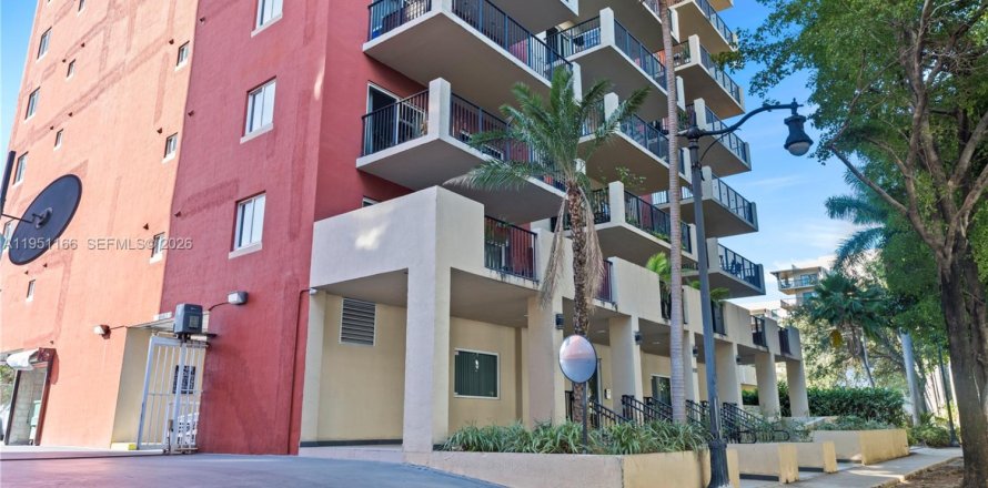 Кондоминиум с 1 спальней в Майами, Флорида № 2006037