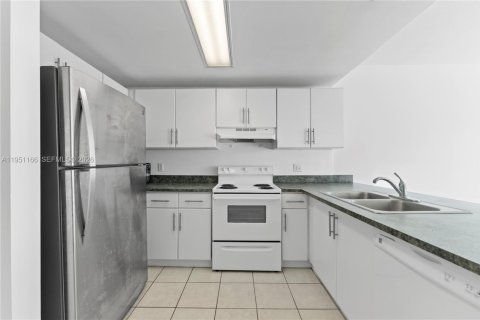 Снять в аренду кондоминиум в Майами, Флорида 1 спальня, 52.12м2, № 2006037 - фото 7