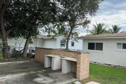 Villa ou maison à louer à North Miami Beach, Floride: 5 chambres, 185.53 m2 № 2002198 - photo 18