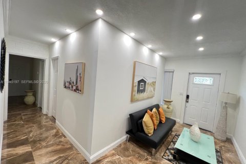 Villa ou maison à louer à North Miami Beach, Floride: 5 chambres, 185.53 m2 № 2002198 - photo 5