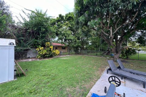 Villa ou maison à louer à North Miami Beach, Floride: 5 chambres, 185.53 m2 № 2002198 - photo 30