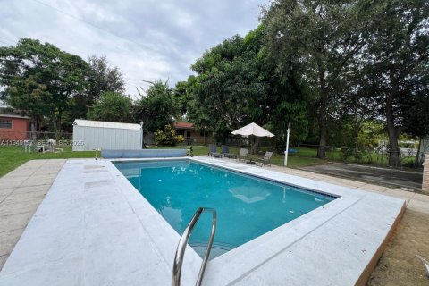 Villa ou maison à louer à North Miami Beach, Floride: 5 chambres, 185.53 m2 № 2002198 - photo 16