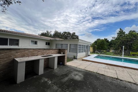 Villa ou maison à louer à North Miami Beach, Floride: 5 chambres, 185.53 m2 № 2002198 - photo 17