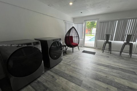 Villa ou maison à louer à North Miami Beach, Floride: 5 chambres, 185.53 m2 № 2002198 - photo 11
