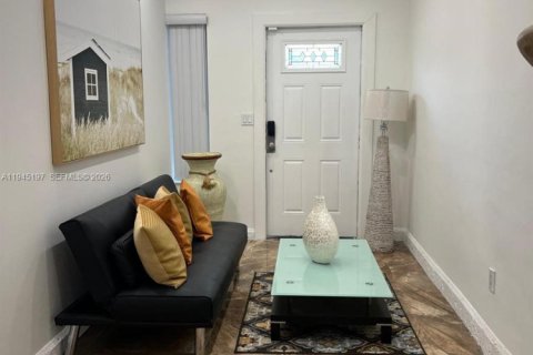 Villa ou maison à louer à North Miami Beach, Floride: 5 chambres, 185.53 m2 № 2002198 - photo 6