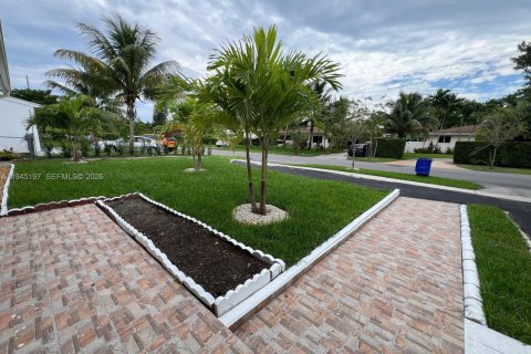 Villa ou maison à louer à North Miami Beach, Floride: 5 chambres, 185.53 m2 № 2002198 - photo 4