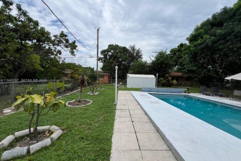 Villa ou maison à louer à North Miami Beach, Floride: 5 chambres, 185.53 m2 № 2002198 - photo 13