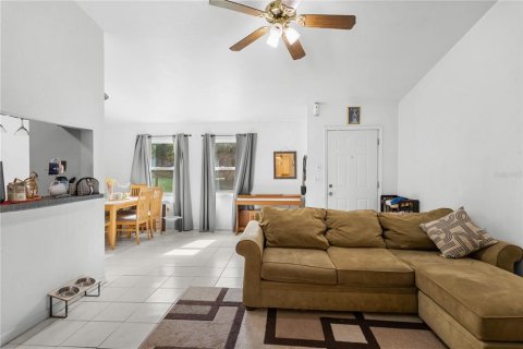 Duplex in Gainesville, Florida 2 bedrooms, 81.2 sq.m. № 2216410 - photo 3