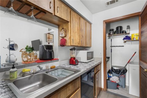 Duplex in Gainesville, Florida 2 bedrooms, 81.2 sq.m. № 2216410 - photo 8