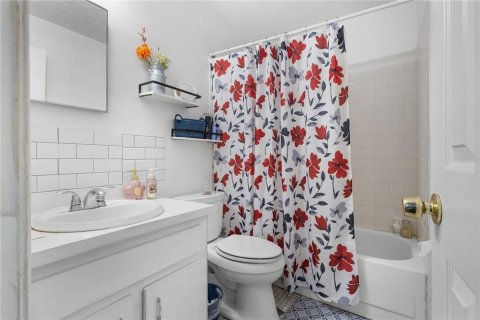 Duplex in Gainesville, Florida 2 bedrooms, 81.2 sq.m. № 2216410 - photo 11