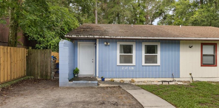 Duplex in Gainesville, Florida 2 bedrooms, 81.2 sq.m. № 2216410