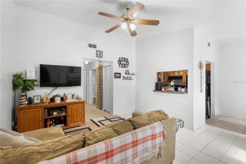 Duplex in Gainesville, Florida 2 bedrooms, 81.2 sq.m. № 2216410 - photo 2
