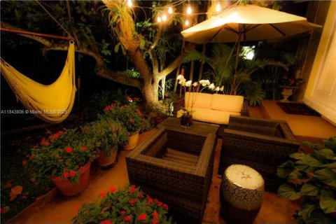 Villa ou maison à louer à Coral Gables, Floride: 3 chambres, 178.84 m2 № 1847597 - photo 8