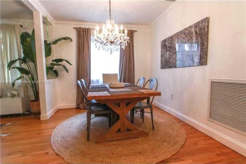 Villa ou maison à louer à Coral Gables, Floride: 3 chambres, 178.84 m2 № 1847597 - photo 15