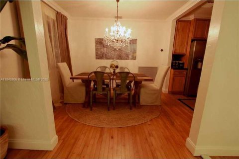 Villa ou maison à louer à Coral Gables, Floride: 3 chambres, 178.84 m2 № 1847597 - photo 6