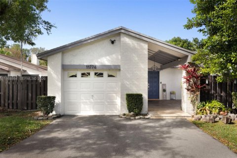 Купить виллу или дом в Майами, Флорида 3 спальни, 148.64м2, № 2052134 - фото 2