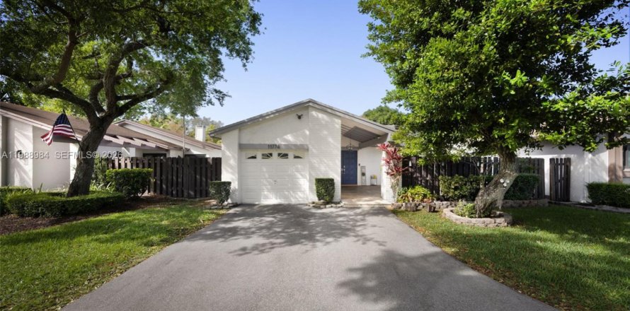 Дом в Майами, Флорида 3 спальни, 148.64м2 № 2052134