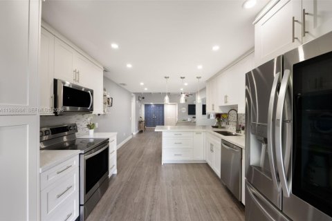 Купить виллу или дом в Майами, Флорида 3 спальни, 148.64м2, № 2052134 - фото 14