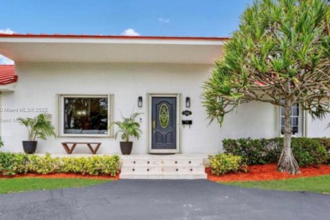 Casa en venta en Palmetto Bay, Florida, 3 dormitorios, 203.83 m2 № 1693423 - foto 2