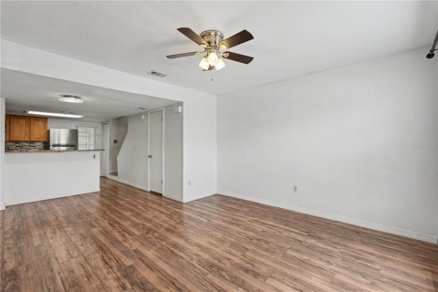 Townhouse in Largo, Florida 2 bedrooms, 82.31 sq.m. № 2210033 - photo 10