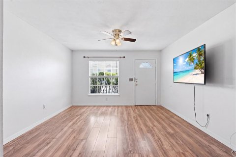 Townhouse in Largo, Florida 2 bedrooms, 82.31 sq.m. № 2210033 - photo 9