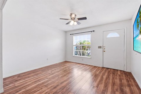 Townhouse in Largo, Florida 2 bedrooms, 82.31 sq.m. № 2210033 - photo 7