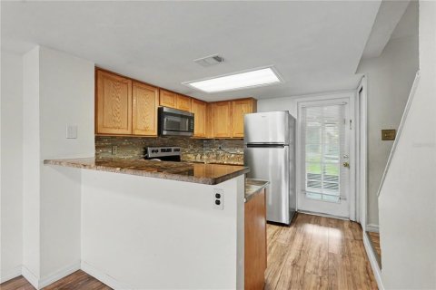 Townhouse in Largo, Florida 2 bedrooms, 82.31 sq.m. № 2210033 - photo 15